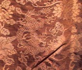 织金妆花缎立领女夹衣上的龙纹